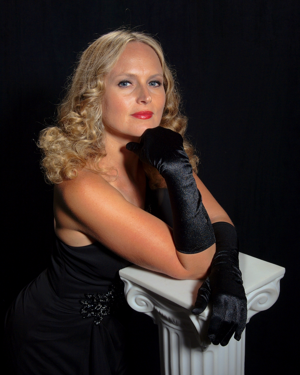 Leigh Sings Fab 40s